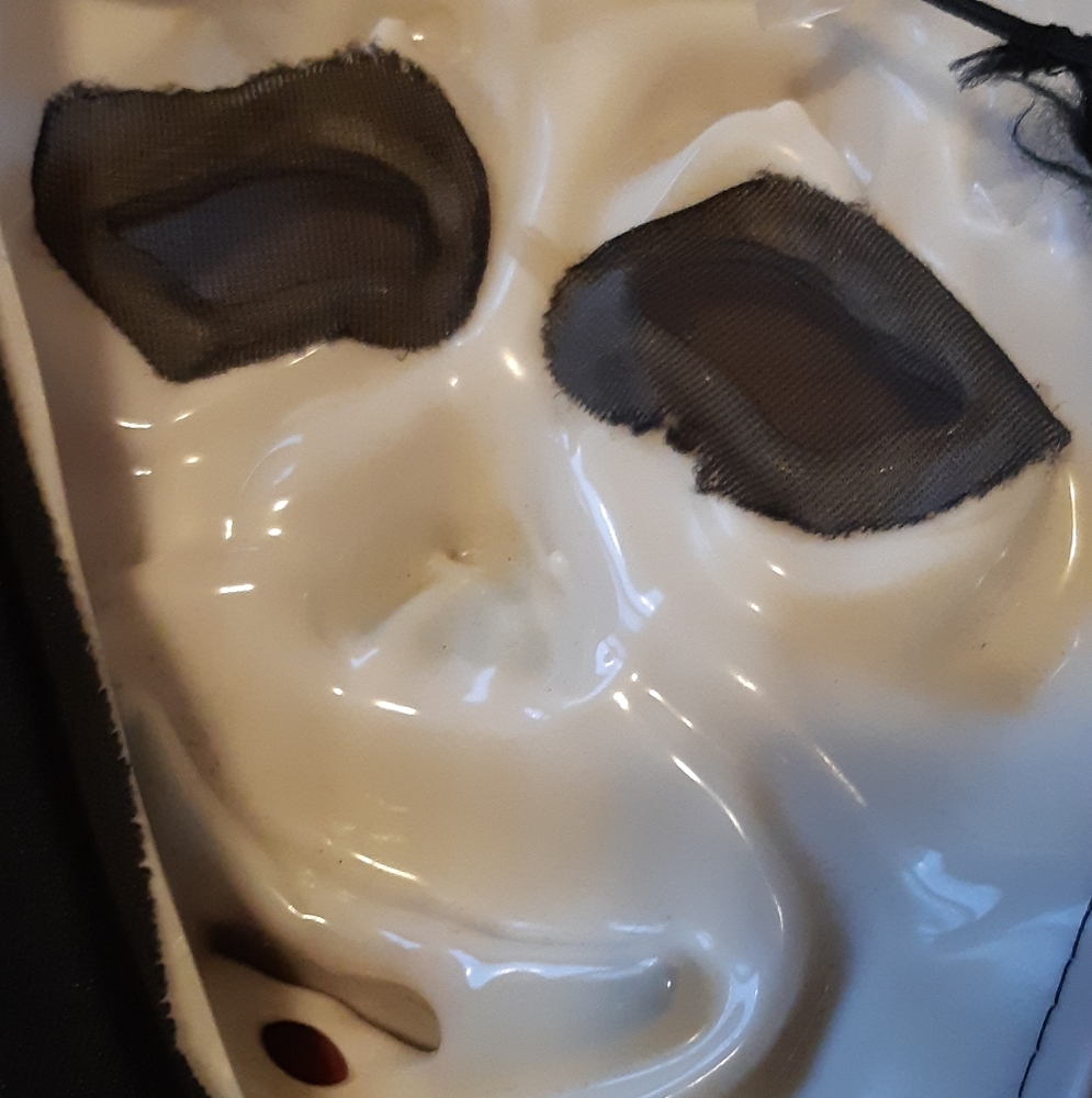 Scary Movie Mask - Picture 7 of 14